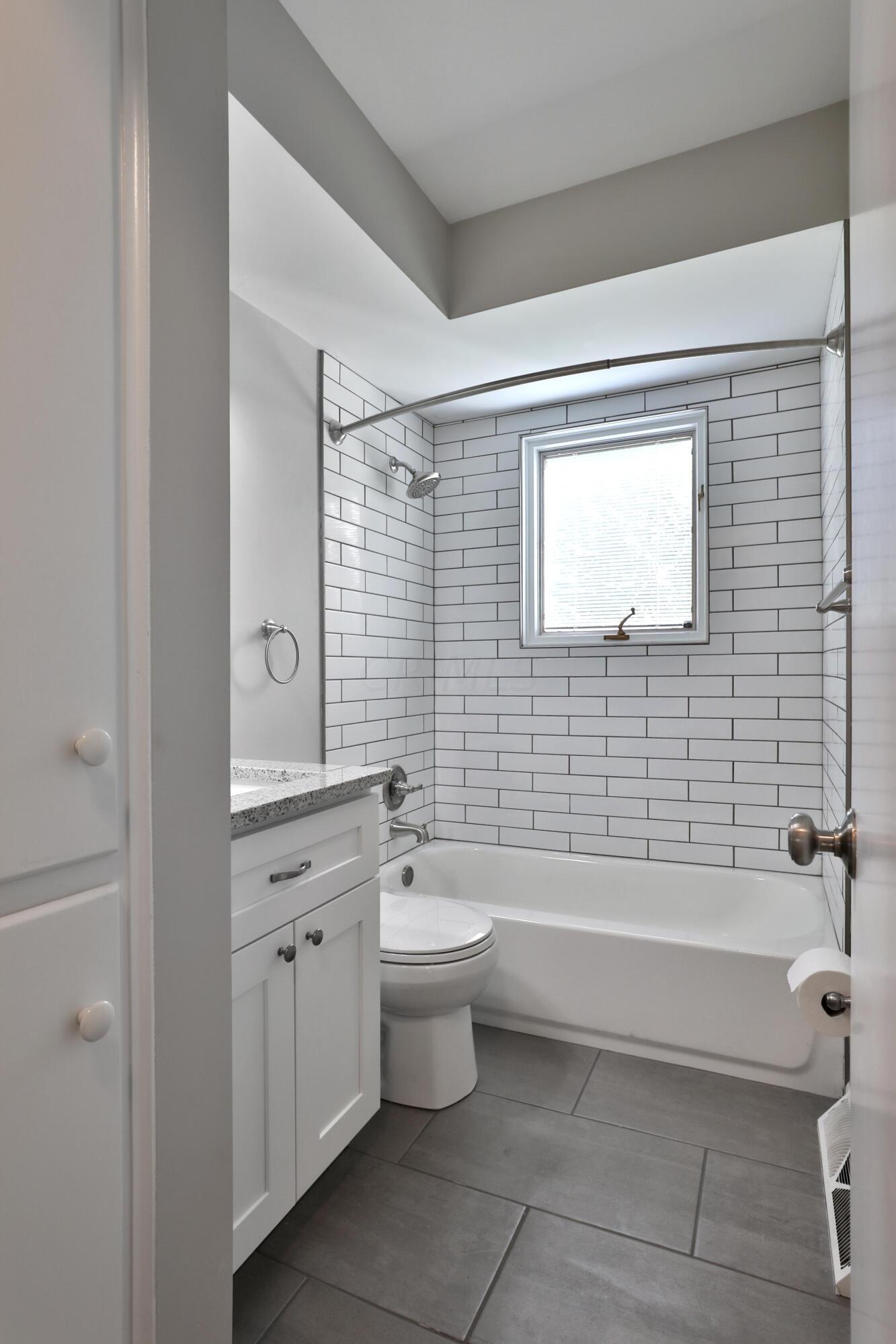1135 Belden Road Columbus, OH 43229 - Photo 15 of 33 Bath1