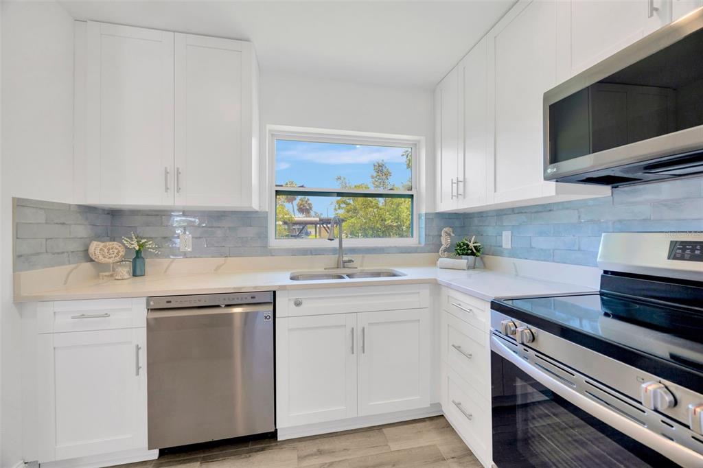 9935 River Drive Gibsonton, FL 33534 - Photo 9 of 29