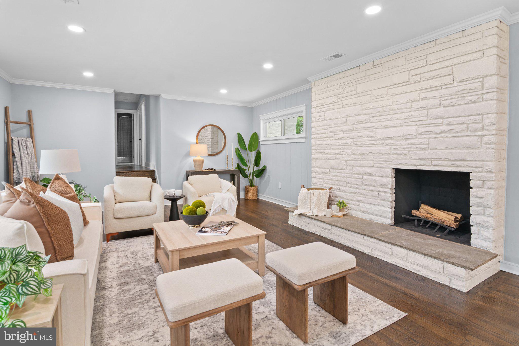 14200 Dav Road Rockville, MD 20850 - Photo 32 of 60 Bright and inviting living space.