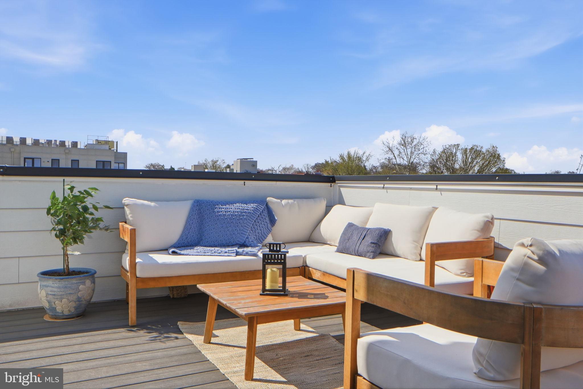 623 Kennedy Street Northwest, Unit 10 Washington, DC 20011 - Photo 25 of 34 a terrace view with seating space