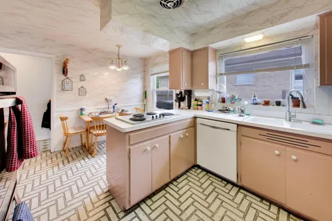 $424,900 | 4050 Church Street, Skokie, IL 60076