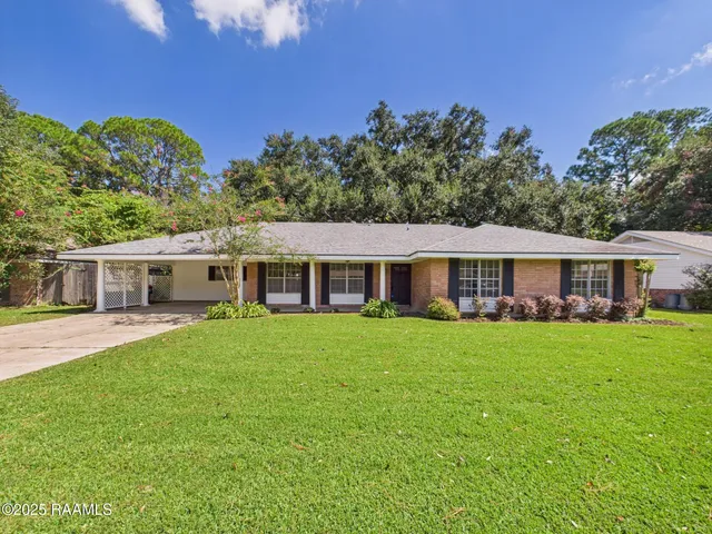 $365,000 | 207 Broadmoor Boulevard, Lafayette, LA 70503