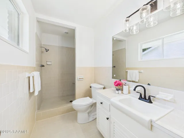 $365,000 | 207 Broadmoor Boulevard, Lafayette, LA 70503