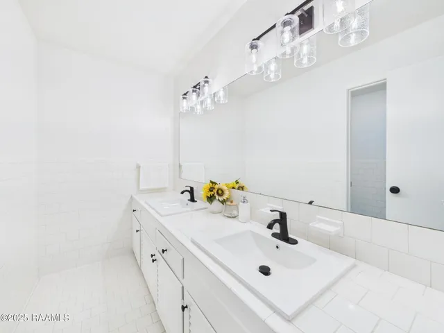 $365,000 | 207 Broadmoor Boulevard, Lafayette, LA 70503