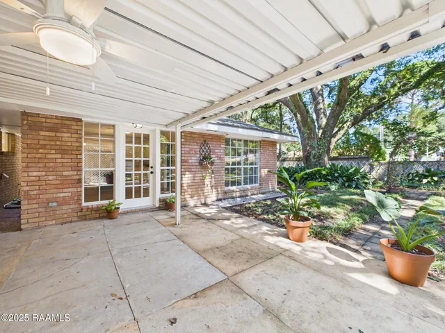 $365,000 | 207 Broadmoor Boulevard, Lafayette, LA 70503