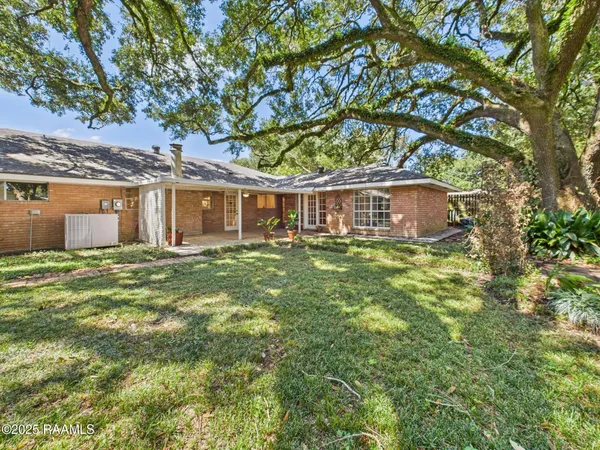 $365,000 | 207 Broadmoor Boulevard, Lafayette, LA 70503