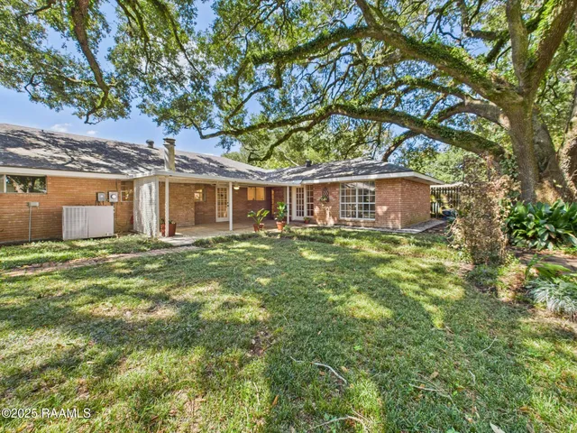 $365,000 | 207 Broadmoor Boulevard, Lafayette, LA 70503