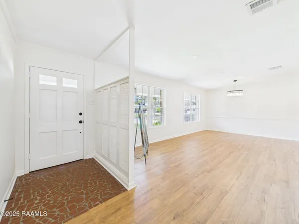 $365,000 | 207 Broadmoor Boulevard, Lafayette, LA 70503