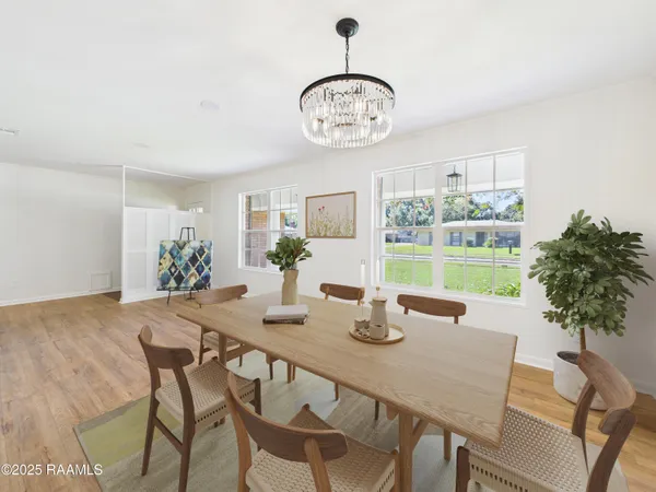 $365,000 | 207 Broadmoor Boulevard, Lafayette, LA 70503