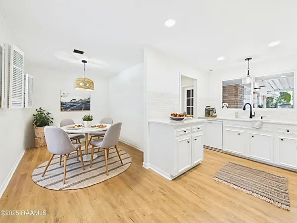 $365,000 | 207 Broadmoor Boulevard, Lafayette, LA 70503