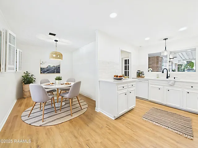 $365,000 | 207 Broadmoor Boulevard, Lafayette, LA 70503