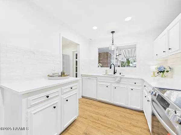 $365,000 | 207 Broadmoor Boulevard, Lafayette, LA 70503