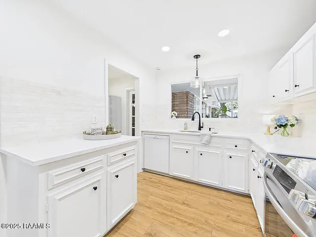 $365,000 | 207 Broadmoor Boulevard, Lafayette, LA 70503