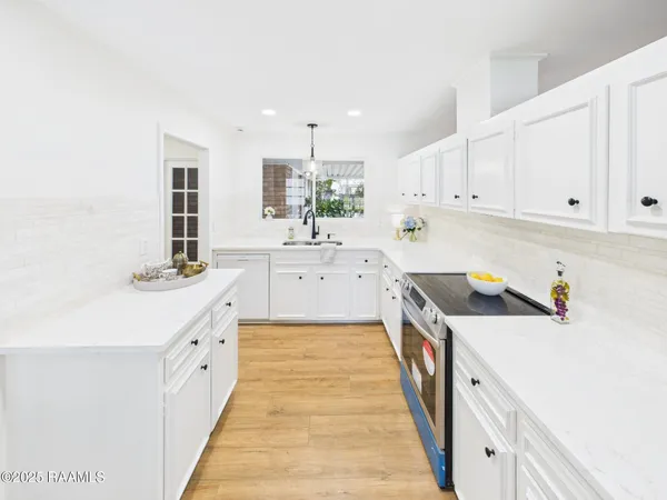 $365,000 | 207 Broadmoor Boulevard, Lafayette, LA 70503