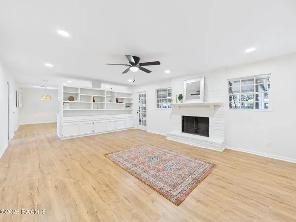 $365,000 | 207 Broadmoor Boulevard, Lafayette, LA 70503