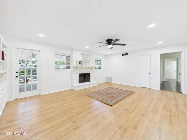 $365,000 | 207 Broadmoor Boulevard, Lafayette, LA 70503