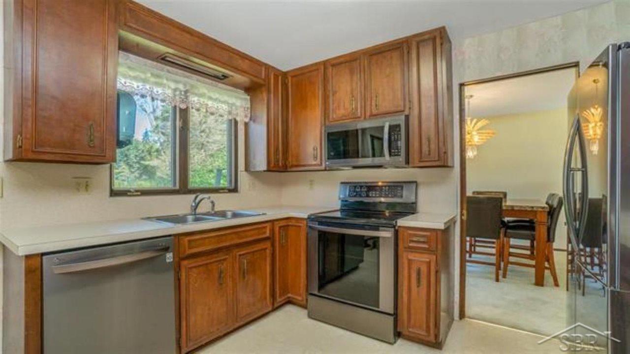 208 Hunters Ridge Midland, MI 48640 - Photo 10 of 24 50059233-9.JPG