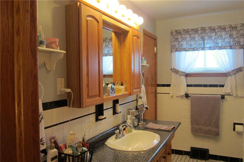 467 Old Hickory Ridge Road Washington, PA 15301 - Photo 13 of 25 Spacious full bath - located between the two bedrooms.