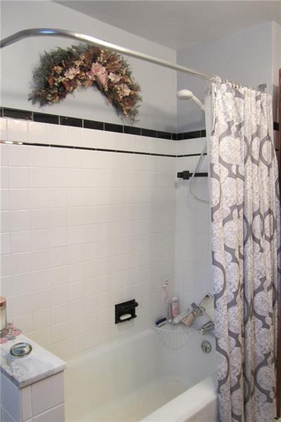 467 Old Hickory Ridge Road Washington, PA 15301 - Photo 14 of 25 Combination tub and shower.