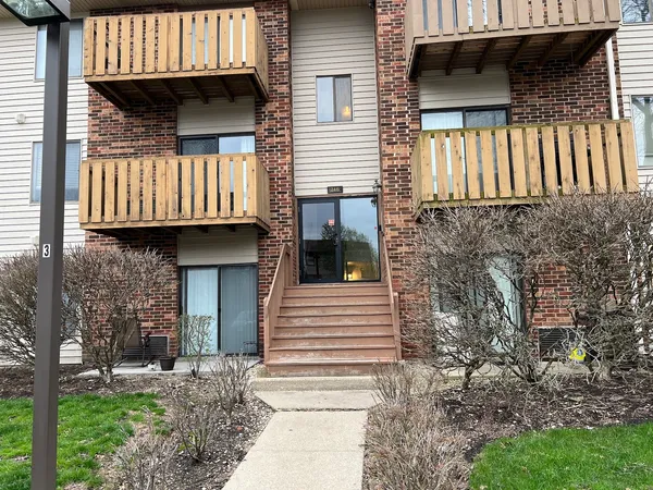 $1,600 | 746 Prescott Drive, Unit 205, Roselle, IL 60172