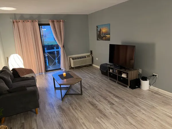 $1,600 | 746 Prescott Drive, Unit 205, Roselle, IL 60172