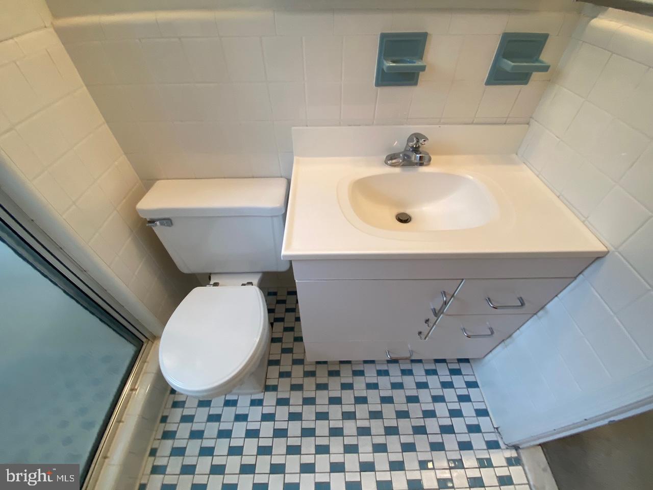 6411 East Halbert Road Bethesda, MD 20817 - Photo 12 of 20 Master Bathroom