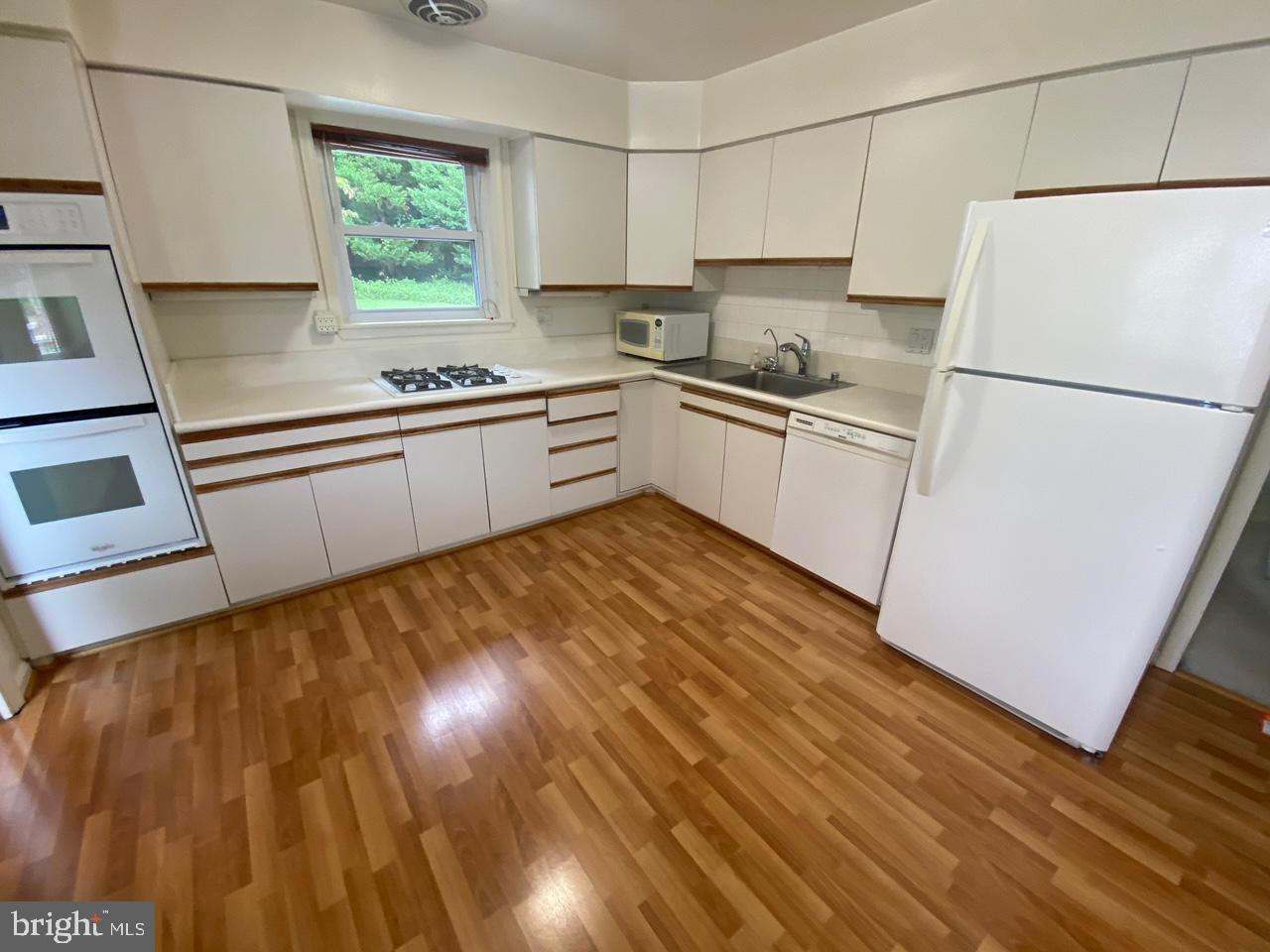 6411 East Halbert Road Bethesda, MD 20817 - Photo 2 of 20 Kitchen