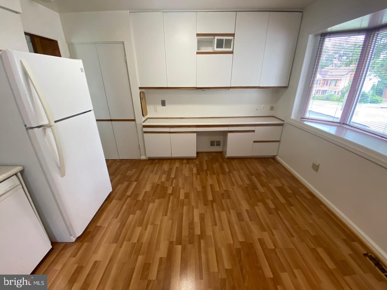 6411 East Halbert Road Bethesda, MD 20817 - Photo 3 of 20 Kitchen