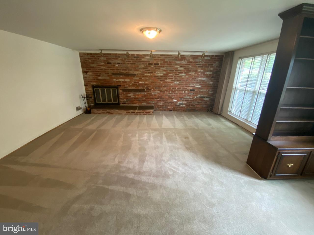 6411 East Halbert Road Bethesda, MD 20817 - Photo 8 of 20 Living Room