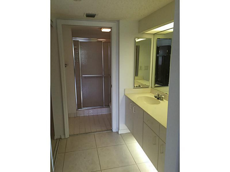 9599 Weldon Circle, Unit 304 Tamarac, FL 33321 - Photo 9 of 16 Master Bath/Spa