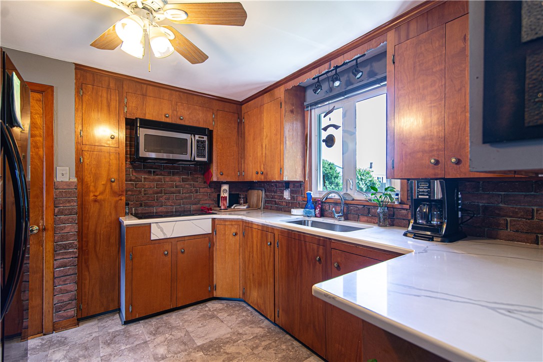153 Beardsworth Road Tiverton, RI 02878 - Photo 2 of 28