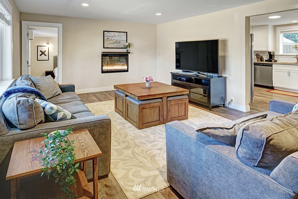 11225 Southeast 22nd Street Renton, WA 98055 - Photo 6 of 28 a living room with furniture and a flat screen tv