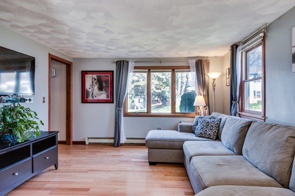 20 Jeffrey Road Billerica, MA 01821 - Photo 4 of 19
