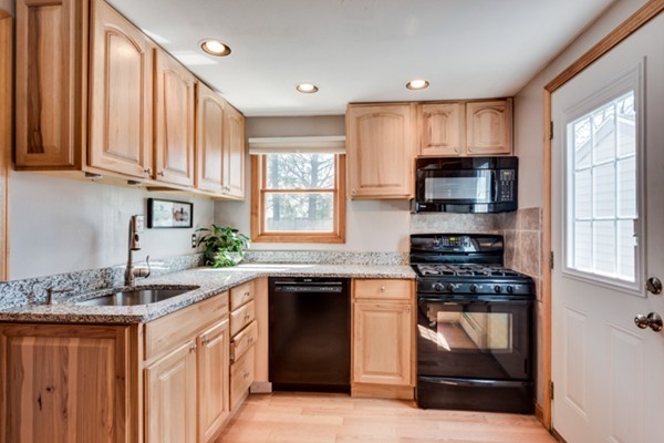 20 Jeffrey Road Billerica, MA 01821 - Photo 8 of 19