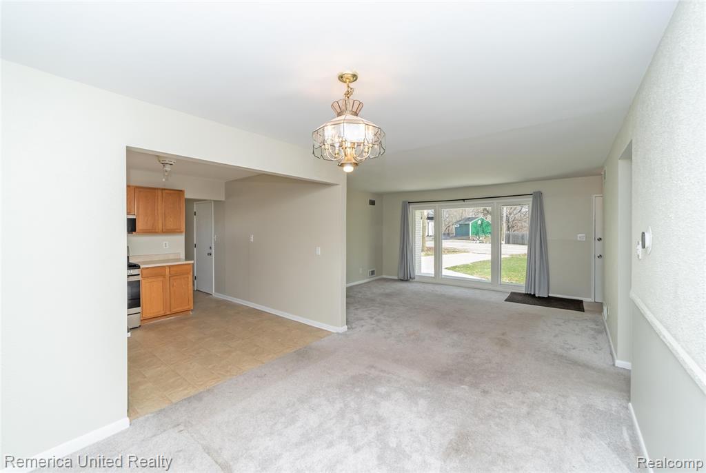 945 North Commerce Road Commerce Township, MI 48382 - Photo 9 of 59