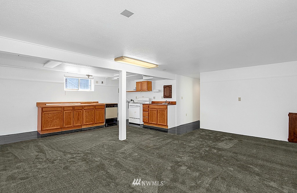 2821 Northeast 8th Place Renton, WA 98056 - Photo 11 of 16 Gallery Image 11