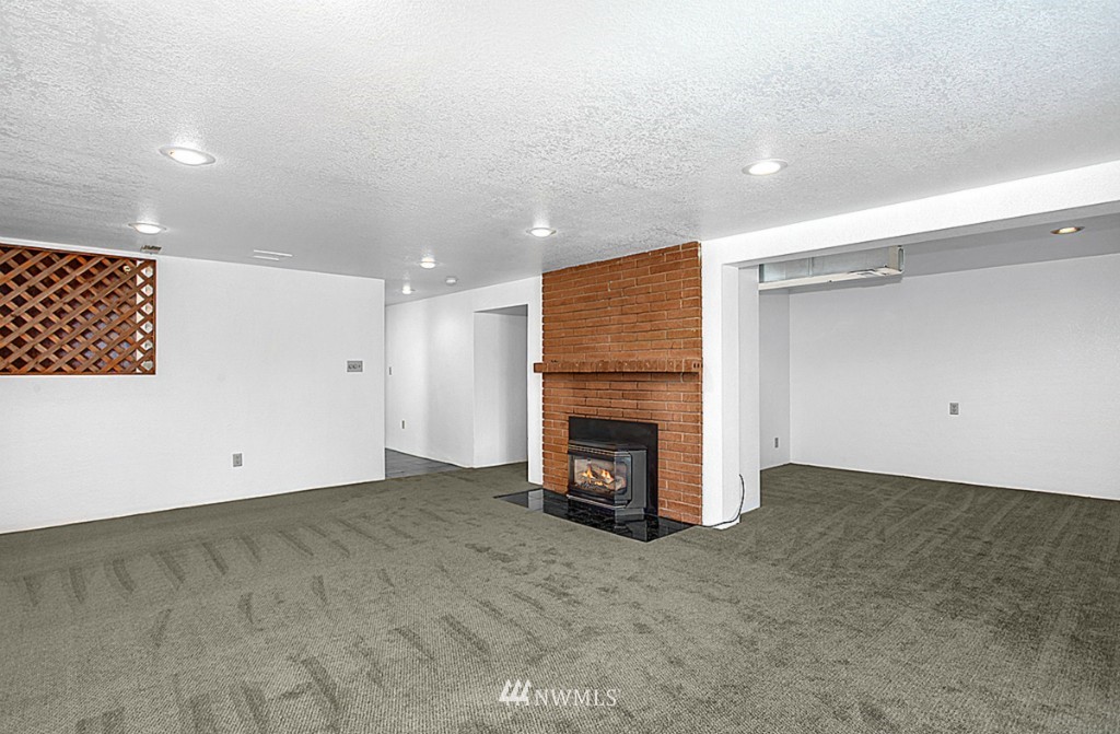 2821 Northeast 8th Place Renton, WA 98056 - Photo 12 of 16 Gallery Image 12