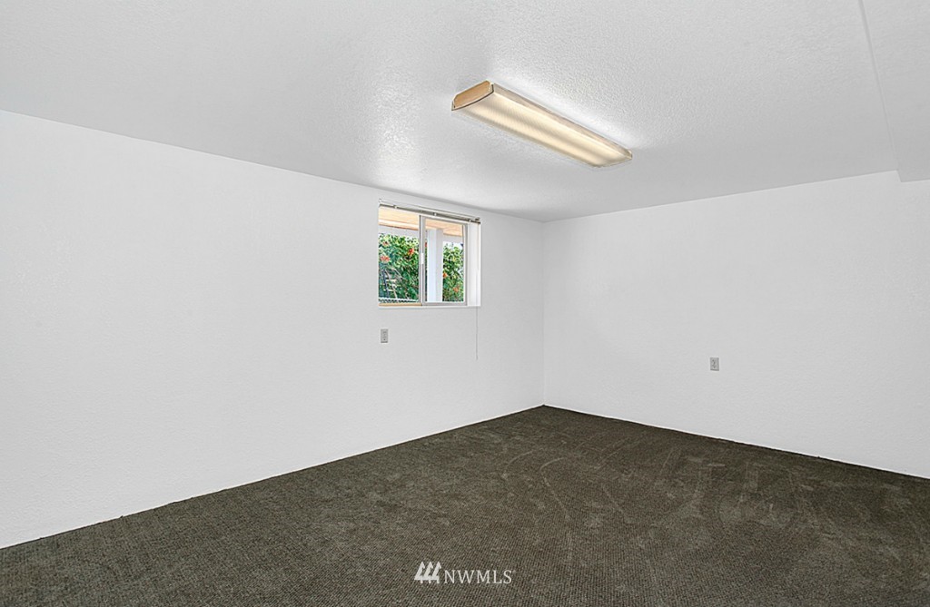 2821 Northeast 8th Place Renton, WA 98056 - Photo 13 of 16 Gallery Image 13