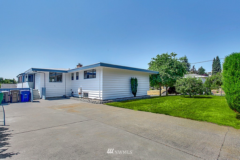 2821 Northeast 8th Place Renton, WA 98056 - Photo 16 of 16 Gallery Image 16