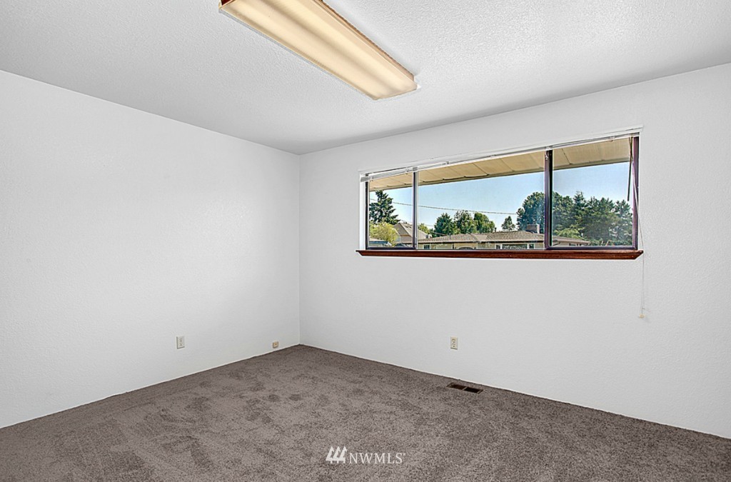 2821 Northeast 8th Place Renton, WA 98056 - Photo 8 of 16 Gallery Image 8