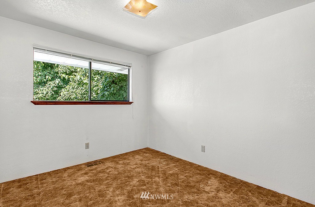 2821 Northeast 8th Place Renton, WA 98056 - Photo 9 of 16 Gallery Image 9