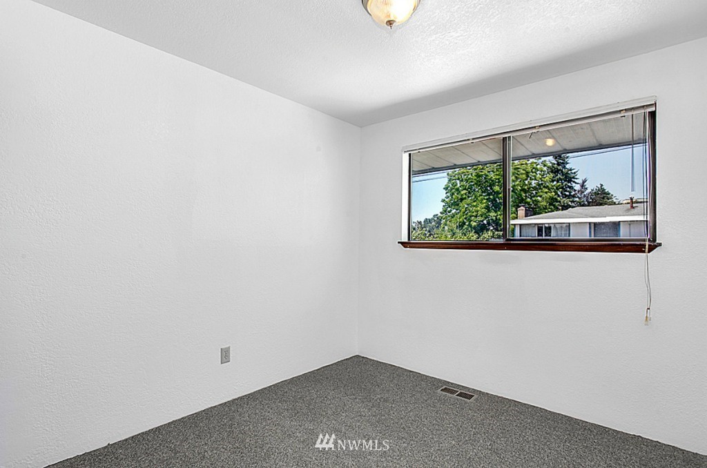 2821 Northeast 8th Place Renton, WA 98056 - Photo 10 of 16 Gallery Image 10
