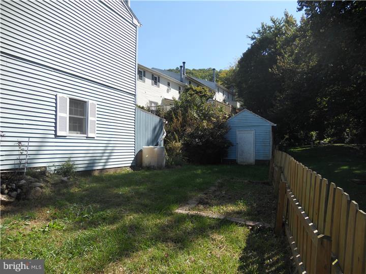 1222 Deer Run Reading, PA 19606 - Photo 16 of 19 Side Yard