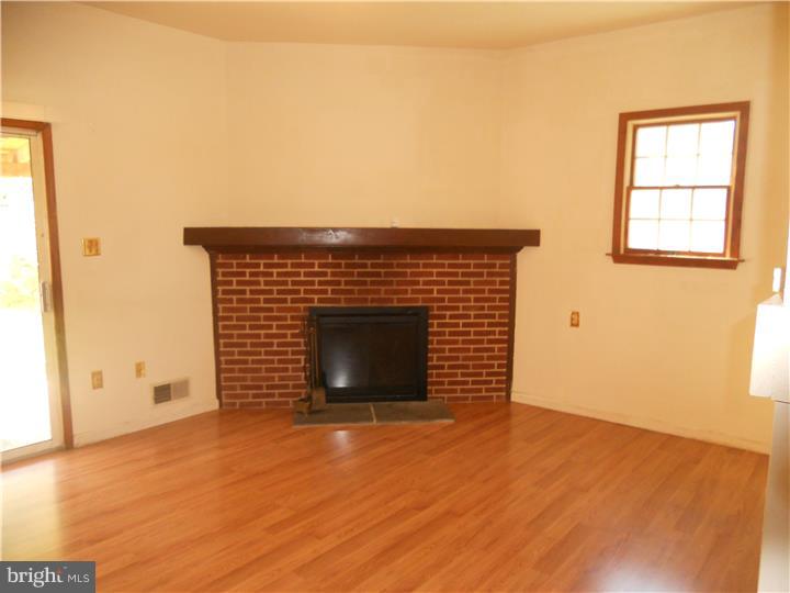 1222 Deer Run Reading, PA 19606 - Photo 3 of 19 Living Room