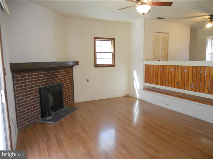 1222 Deer Run Reading, PA 19606 - Photo 4 of 19 Living Room