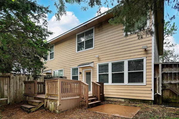 $2,100 | 102 Blue Creek Place, The Woodlands, TX 77382
