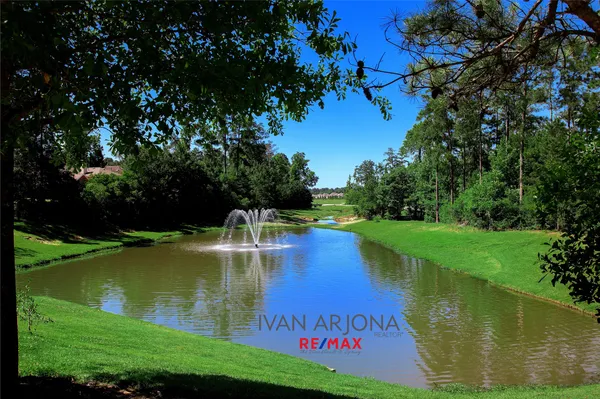 $2,100 | 102 Blue Creek Place, The Woodlands, TX 77382