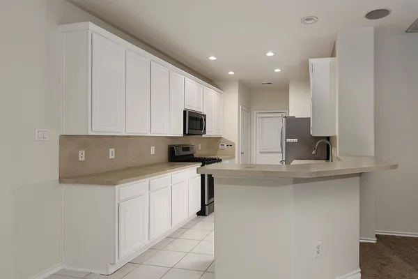 $2,100 | 102 Blue Creek Place, The Woodlands, TX 77382