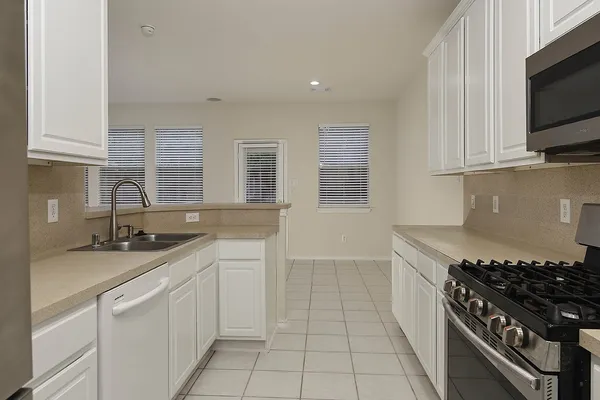$2,100 | 102 Blue Creek Place, The Woodlands, TX 77382