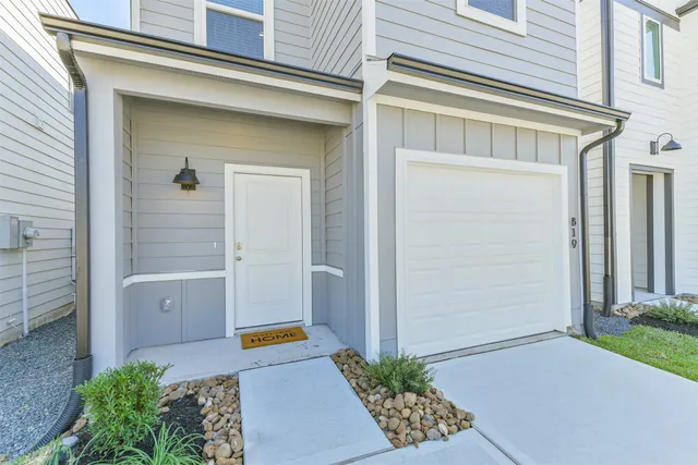 a view of an entryway of house